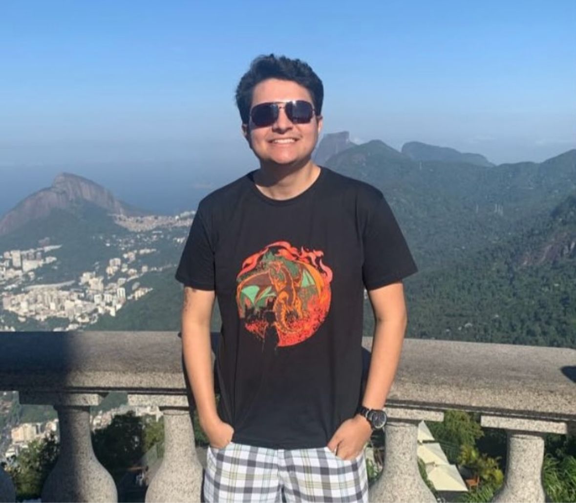 Leia mais sobre o artigo *Hoje celebramos o aniversário do ortodontista Paulo Fonseca, meu primogênito e grande orgulho da nossa família.* 🎉🎂 *Que Deus continue abençoando sua vida com saúde, sucesso, conquistas e muitos sorrisos.* 😁✨ *Parabéns!* ❤️