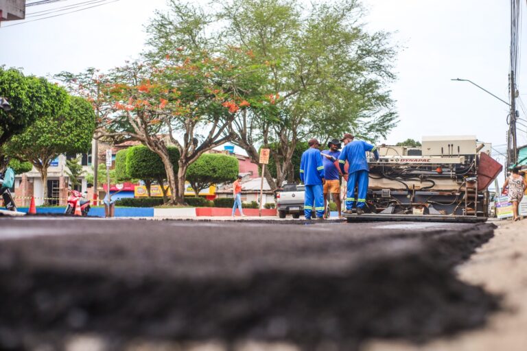 Leia mais sobre o artigo 🚧 *Santa Helena segue em ritmo acelerado de obras!* *Prefeitura de Santa Helena, em parceria com o Governo do Estado, avança com o Asfalto Novo, recuperando ruas e corredores importantes.* 🛣️  *Santa Helena continua se modernizando.* 🚀