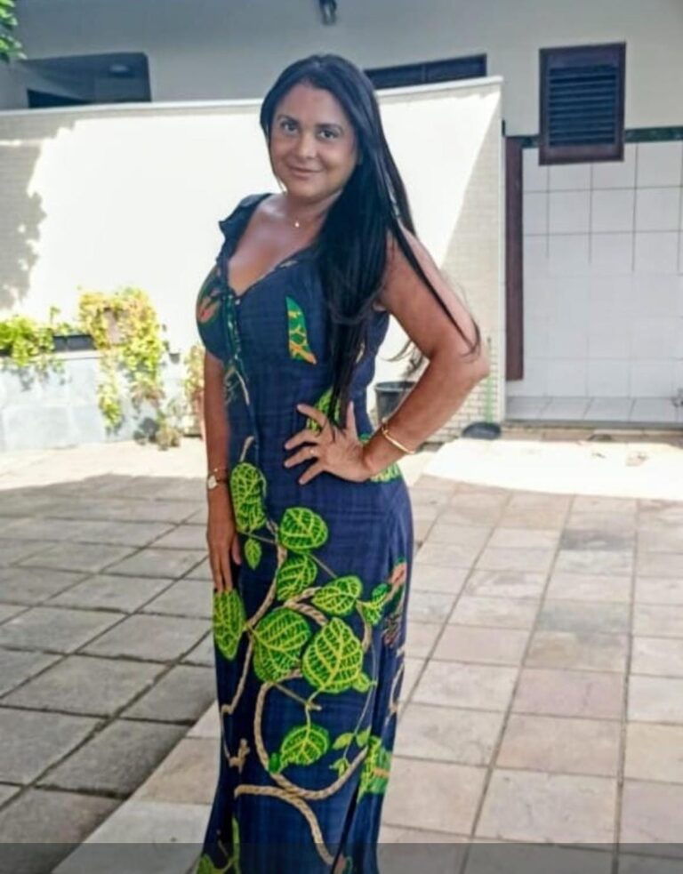 Leia mais sobre o artigo 🌸 *Feliz Aniversário, Nica!* *Que Deus te cubra de bênçãos, paz e felicidade.* *Gratidão pela irmã e mulher incrível que você é.* *Receba meu abraço cheio de carinho.* 💖