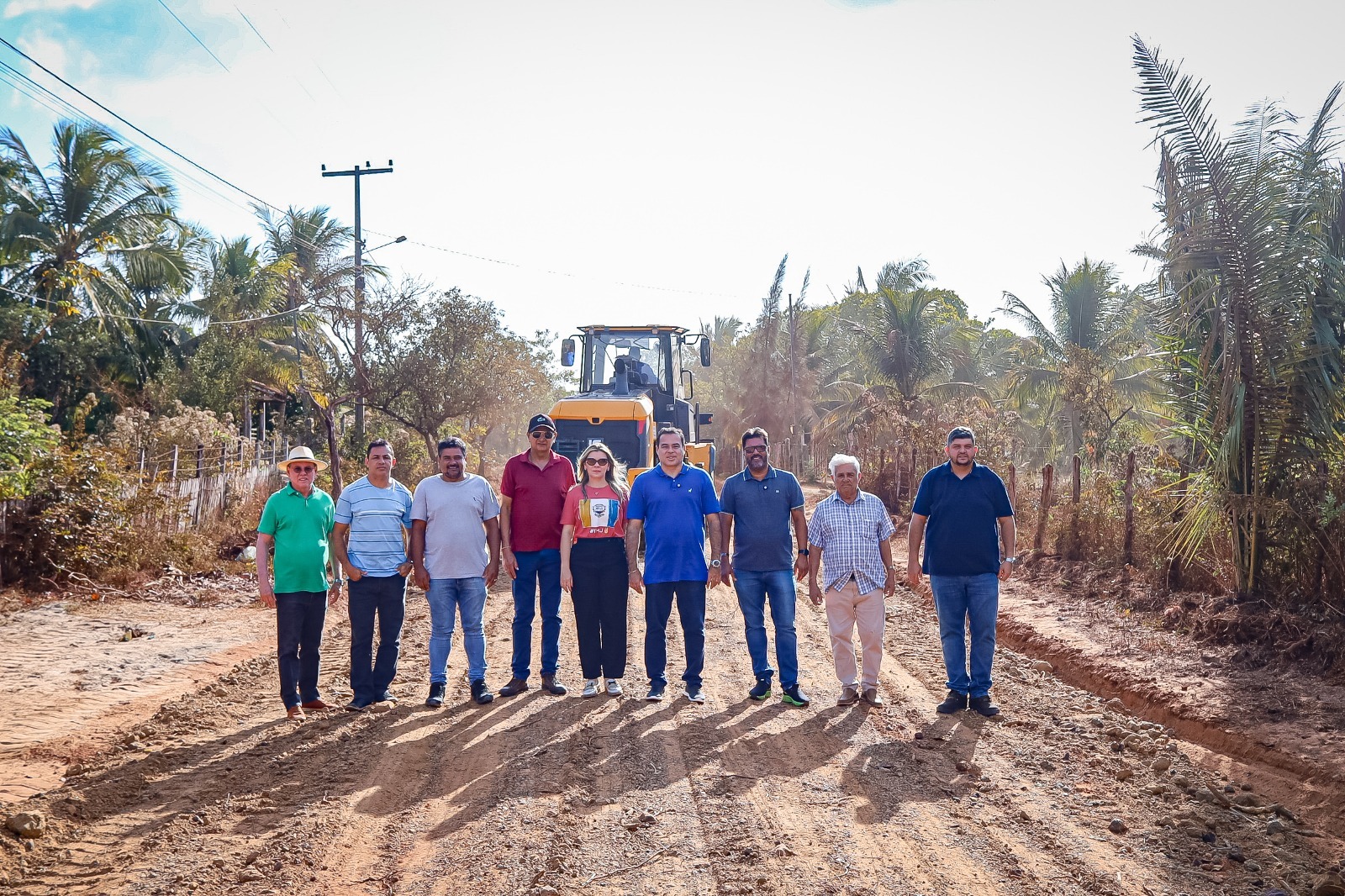 Leia mais sobre o artigo 🚜 *O prefeito Joãozinho Pavão, acompanhado dos vereadores Capim e Daniel Sampaio e do presidente da Câmara Municipal, Marcello Marques, acompanhou pessoalmente os serviços de recuperação em importantes estradas vicinais.*