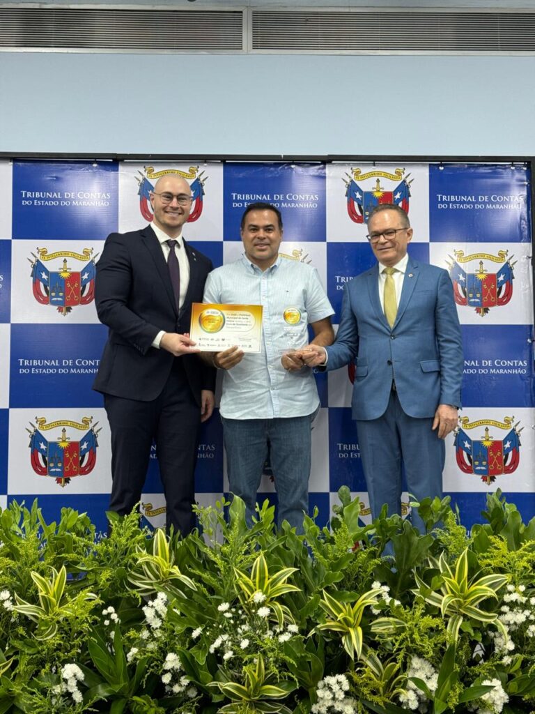 Leia mais sobre o artigo *O prefeito Joãozinho Pavão recebeu o Selo Ouro de Transparência do TCE-MA, que reconhece a boa gestão, a responsabilidade com os recursos públicos e a transparência em Santa Helena.* *A Câmara de Vereadores também foi destaque ao conquistar o Selo Diamante.*  🏅 *Santa Helena segue no caminho certo.*