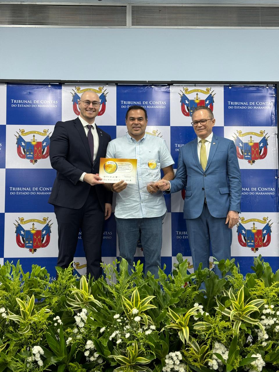 Leia mais sobre o artigo *O prefeito Joãozinho Pavão recebeu o Selo Ouro de Transparência do TCE-MA, que reconhece a boa gestão, a responsabilidade com os recursos públicos e a transparência em Santa Helena.* *A Câmara de Vereadores também foi destaque ao conquistar o Selo Diamante.*  🏅 *Santa Helena segue no caminho certo.*