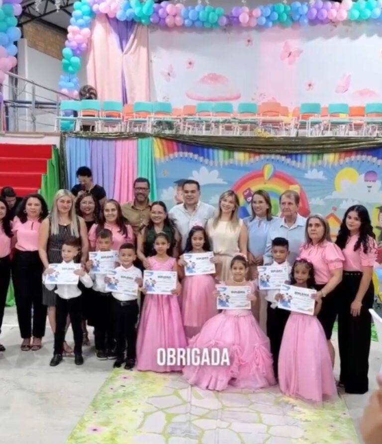 Leia mais sobre o artigo *Formatura do ABC da rede municipal marcou duas noites de emoção, com a presença do prefeito Joãozinho Pavão e da primeira-dama Flaviana Pavão, celebrando a alegria das crianças e o trabalho da educação.*