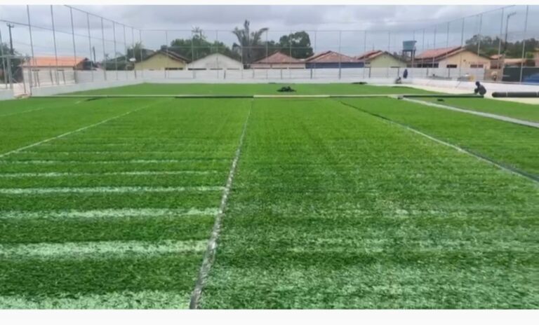 Leia mais sobre o artigo 💙🤝 *Trabalho, compromisso e resultado! Com o incansável prefeito Joãozinho Pavão, a Areninha da Morada segue avançando* ⚽🏟️✨