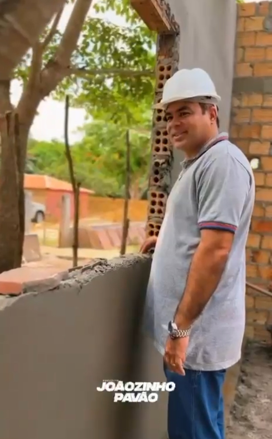 Leia mais sobre o artigo *Joãozinho Pavão segue firme, fiscalizando a obra da Escola do Goiabal, moderna e padrão MEC* 📚🏗️.  *Enquanto a gestão constrói, a oposição — sem líder e sem rumo — *faz oposição de WhatsApp* 📱😏. *Obra de um lado, zap do outro. O povo vê.* 🔥