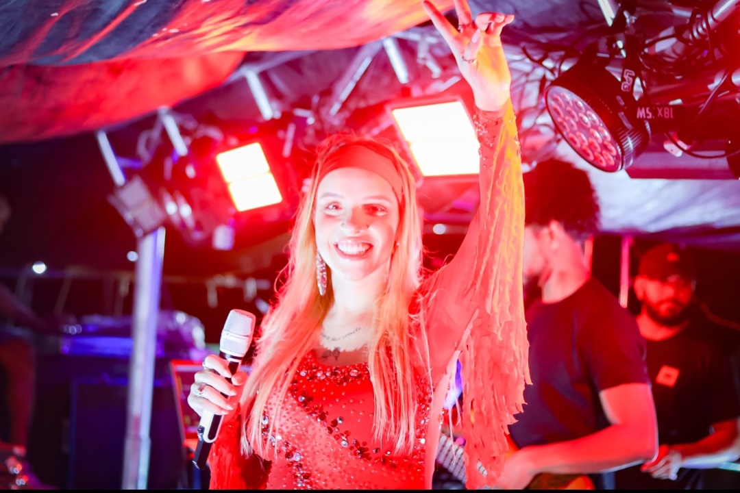 No momento, você está visualizando 🎭✨ *O maior e mais bonito Carnaval da história de Santa Helena tomou conta do Distrito de Queimadas!* ✨🎭