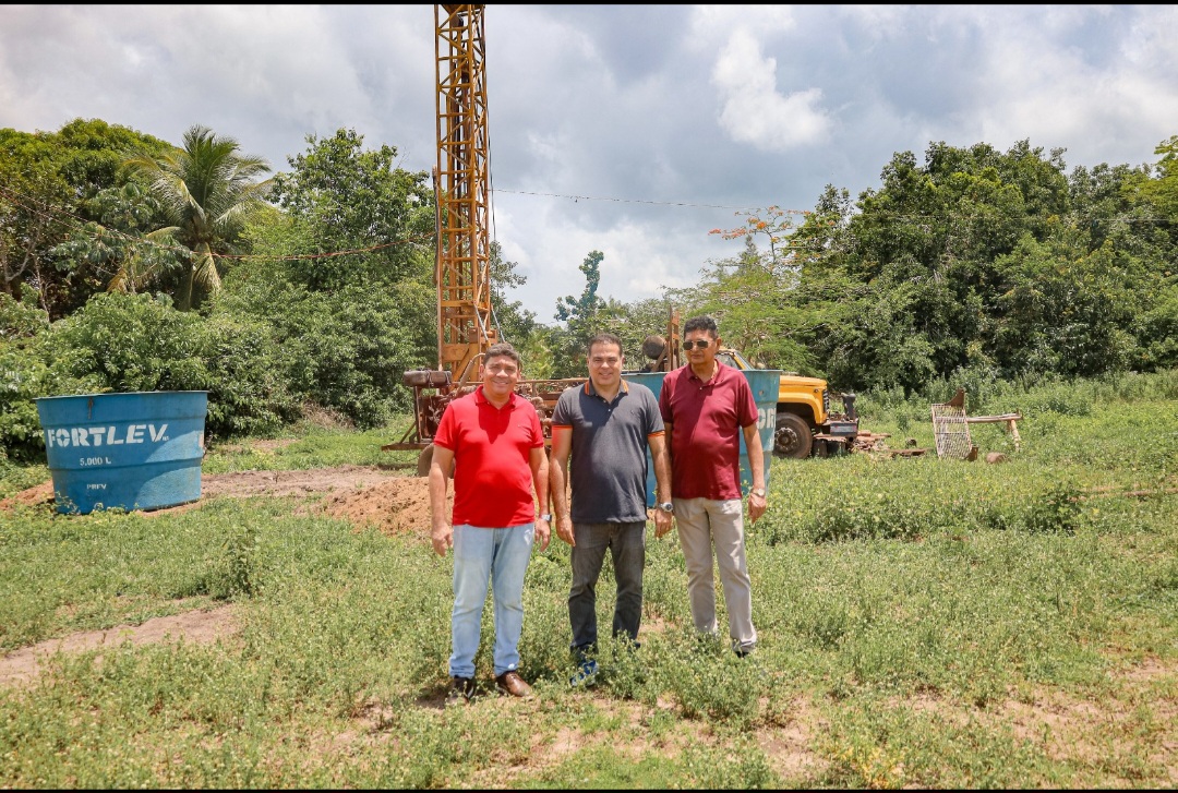 No momento, você está visualizando *Em Santa Helena, a política do palanque deu lugar à política da enxada, do concreto e da água na torneira. Joãozinho Pavão governa com obra, e obra não se apaga com fake news da oposição.*