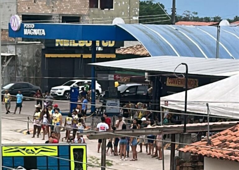 Leia mais sobre o artigo *A “Caravana” fracassou por falta de público e relevância, enquanto a cidade vive um dos maiores carnavais de sua história. O contraste mostrou claramente quem tem apoio popular e quem só tenta aparecer — gerando apenas vergonha alheia.*