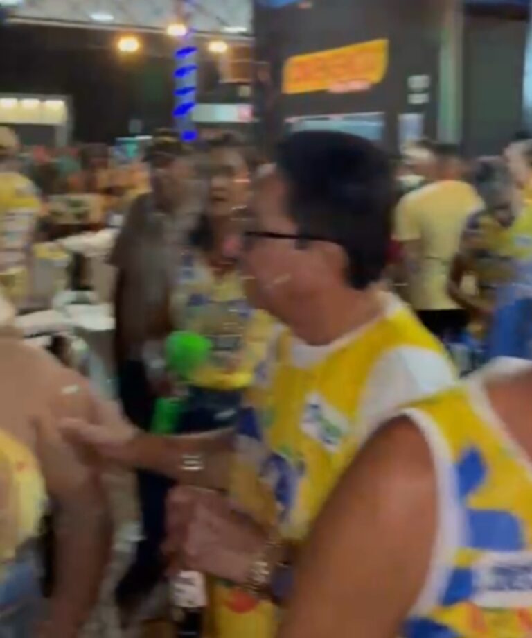 Leia mais sobre o artigo *O Bloco Caravana levou apenas 340 pessoas*  *Quando o passado desfila, dá 340 pessoas. Quando o presente governa, dá resultado para uma cidade inteira.*