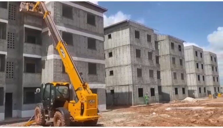 Leia mais sobre o artigo 🏗️ *Obras do Minha Casa, Minha Vida avançam em Santa Helena, reforçando a parceria entre Prefeitura e Governo Federal e garantindo moradia digna para famílias do município.* 🏠