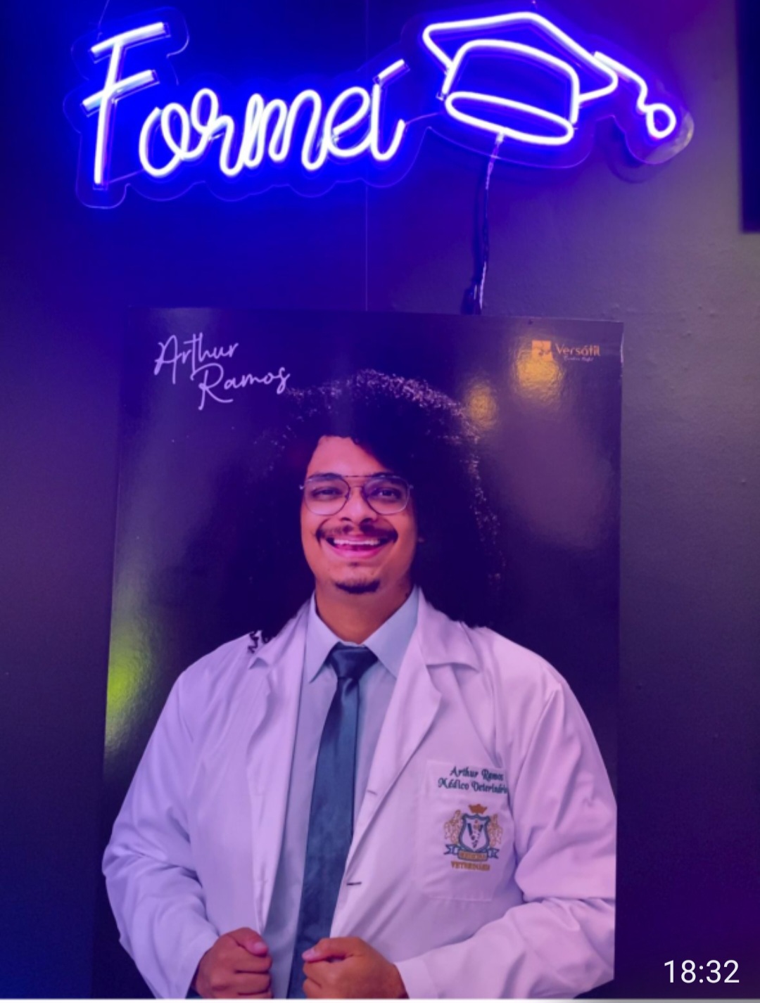 Leia mais sobre o artigo *Parabéns ao nosso médico veterinário Arthur Fonseca!* 🐾🎉  *Hoje é dia de celebrar a vida de Arthur Fonseca, um filho amado e motivo de imenso orgulho e alegria para toda a família. Que sua caminhada continue sendo marcada por conquistas, saúde e muitas realizações.* ❤️  *Feliz aniversário!* 🎂✨