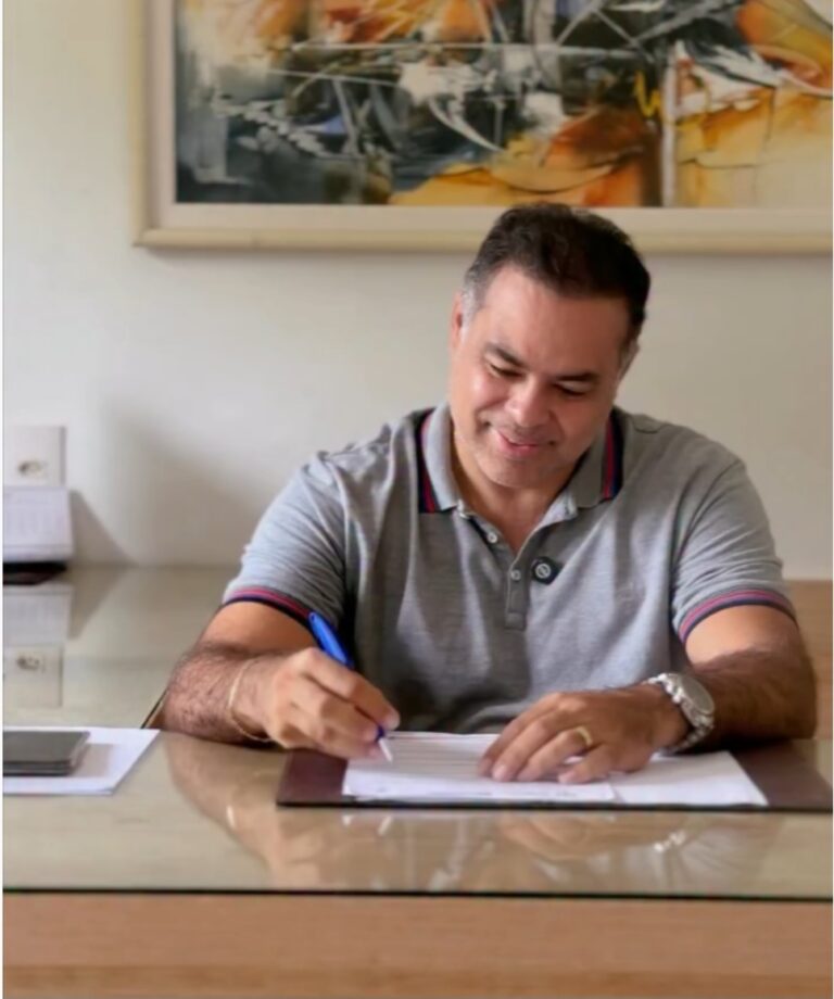 Leia mais sobre o artigo 📚✨ *Excelente notícia para a EJA em Santa Helena!*  👨‍💼 *O prefeito Joãozinho Pavão anunciou: a Bolsa Estudantil agora é de R$ 120,00 mensais, o dobro do valor.* 🙌  💡 *Mais incentivo, mais oportunidades e mais compromisso com a educação!*  📢 *Compartilhe essa conquista!*