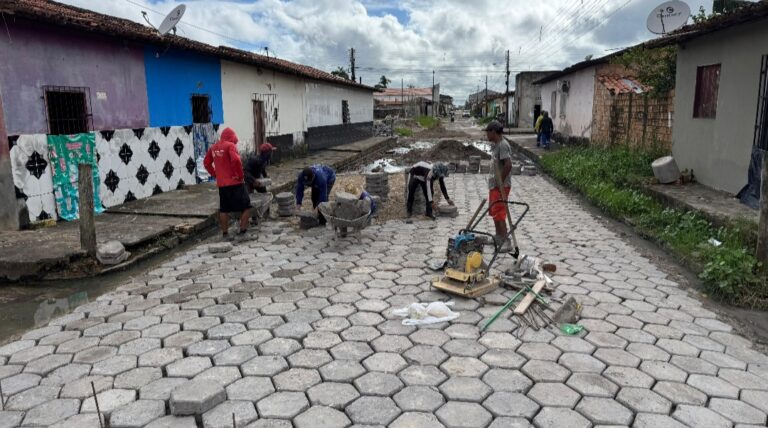 Leia mais sobre o artigo *Santa Helena segue avançando: mesmo com alerta do Instituto Nacional de Meteorologia para chuvas intensas no Maranhão, obras continuam no bairro Boa Esperança.*