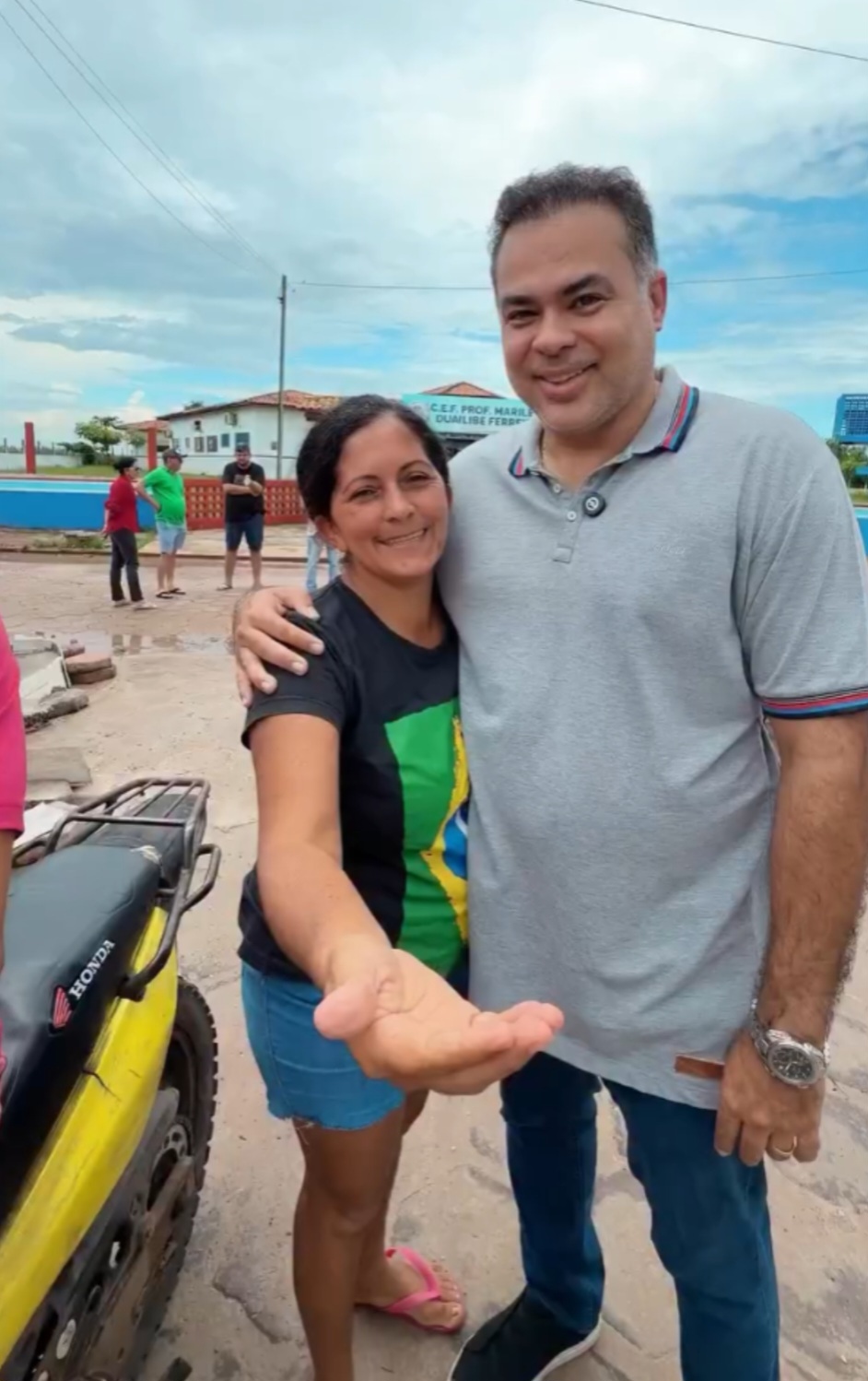 Leia mais sobre o artigo *Mesmo com chuva e ventania, o trabalho segue em Santa Helena. Sob a liderança do prefeito JOÃOZINHO PAVÃO, as obras avançam com recursos próprios, garantindo mais infraestrutura à população.*