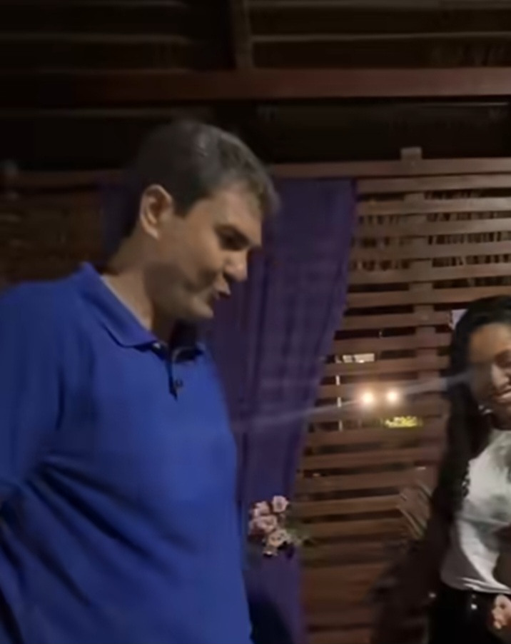 Leia mais sobre o artigo *Fracasso em São Mateus: a visita do pré-candidato Eduardo Braide, que deveria mostrar força, virou um retrato de esvaziamento. Pouca gente, quase nenhum impacto e um sinal claro de que sua pré-campanha não empolga fora da bolha.*