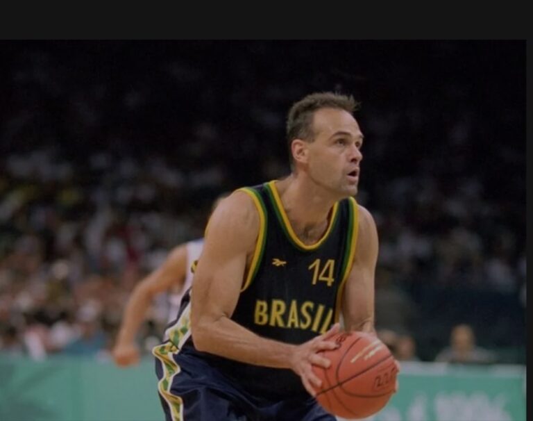 Leia mais sobre o artigo *Morre aos 68 anos Oscar Schmidt, lenda do basquete e um dos maiores nomes da história do esporte brasileiro.*