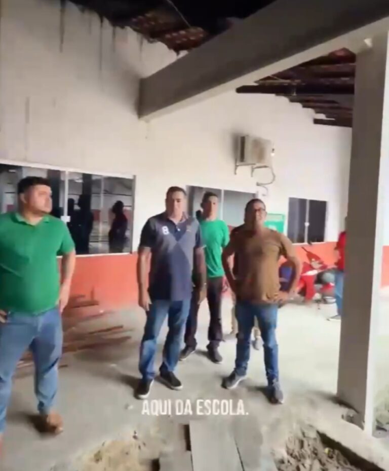 Leia mais sobre o artigo *Faça chuva ou faça sol, o trabalho não para.*  *O prefeito Joãozinho Pavão vistoriou as obras do CEF João Aragão, que seguem em ritmo acelerado, com modernização e ampliação da estrutura.*