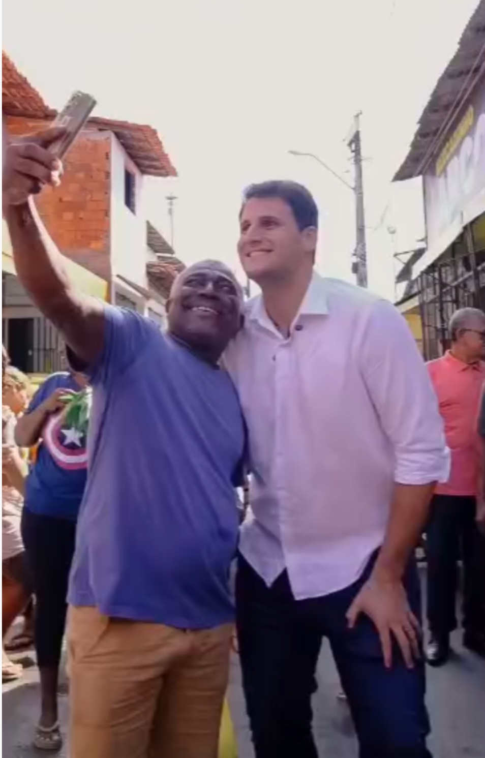 Leia mais sobre o artigo *Em visita à feira do João Paulo, em São Luís, Orleans Brandão ouviu feirantes e moradores sobre demandas como renda, infraestrutura e apoio ao comércio local.*