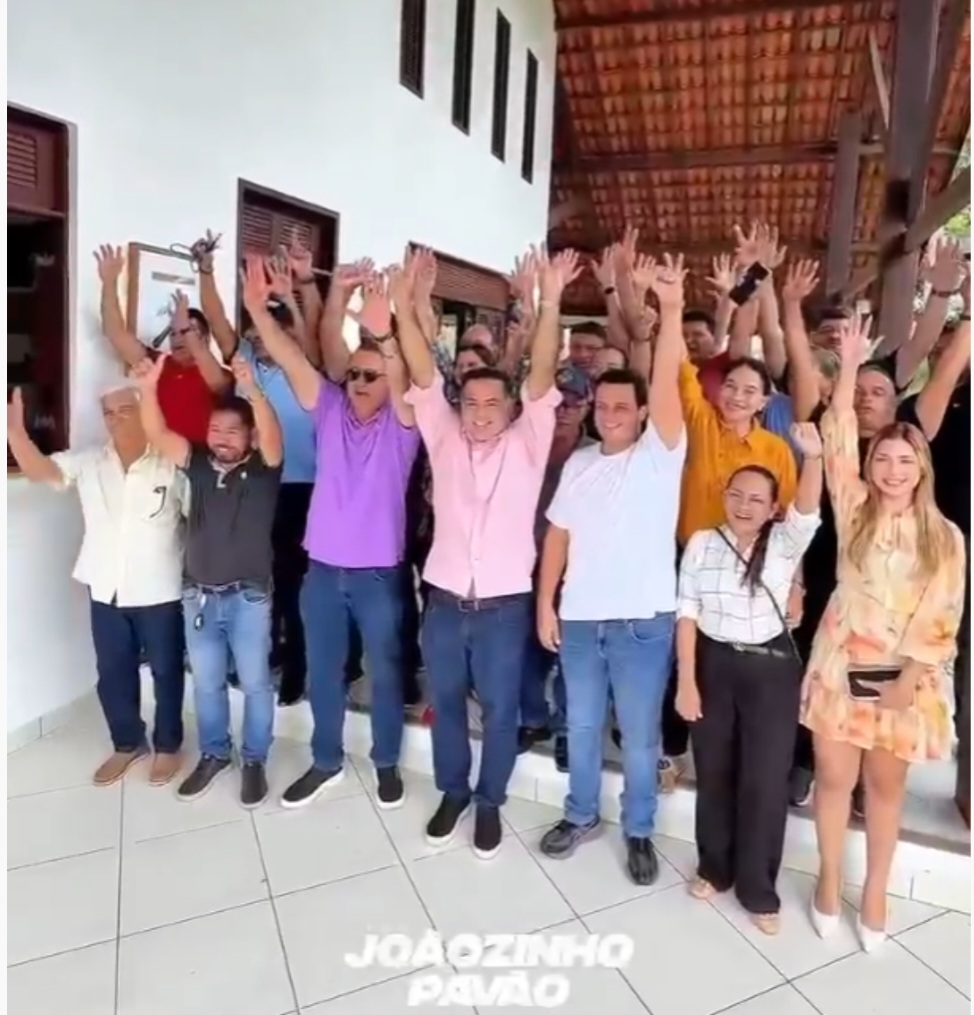 Leia mais sobre o artigo *Em Santa Helena, neste sábado, o prefeito Joãozinho Pavão, ao lado do deputado estadual Glalbert Cutrim e do presidente estadual do MDB Marcus Brandão, reuniu lideranças e reforçou apoio à pré-candidatura de Orleans Brandão.*