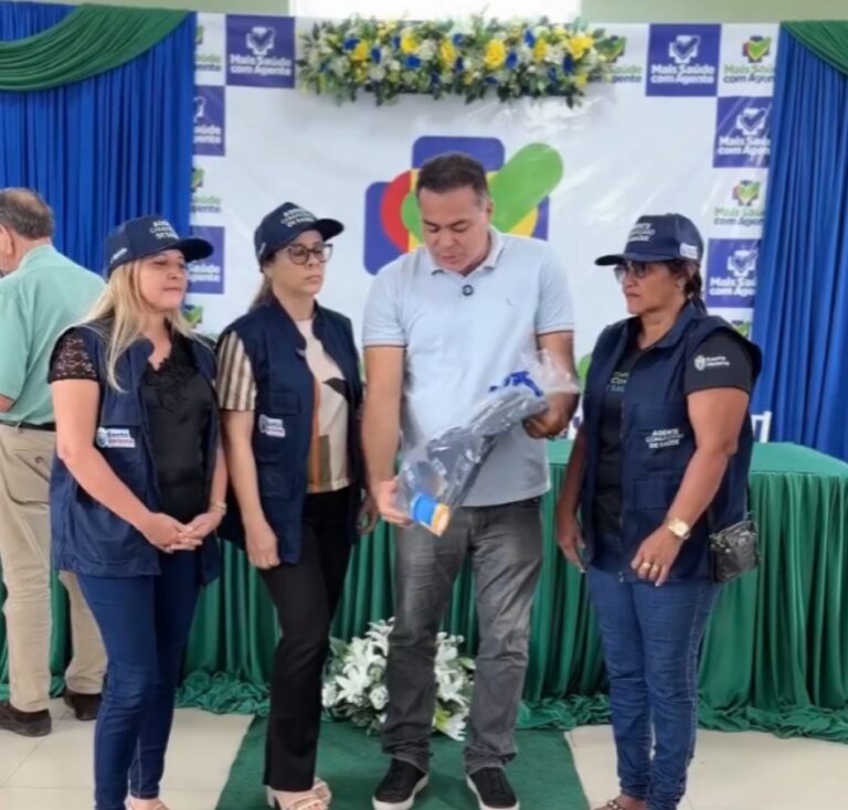 Leia mais sobre o artigo 🚨 *Prefeito Joãozinho Pavão entrega novos kits aos Agentes Comunitários de Saúde e reforça valorização dos servidores em Santa Helena.*