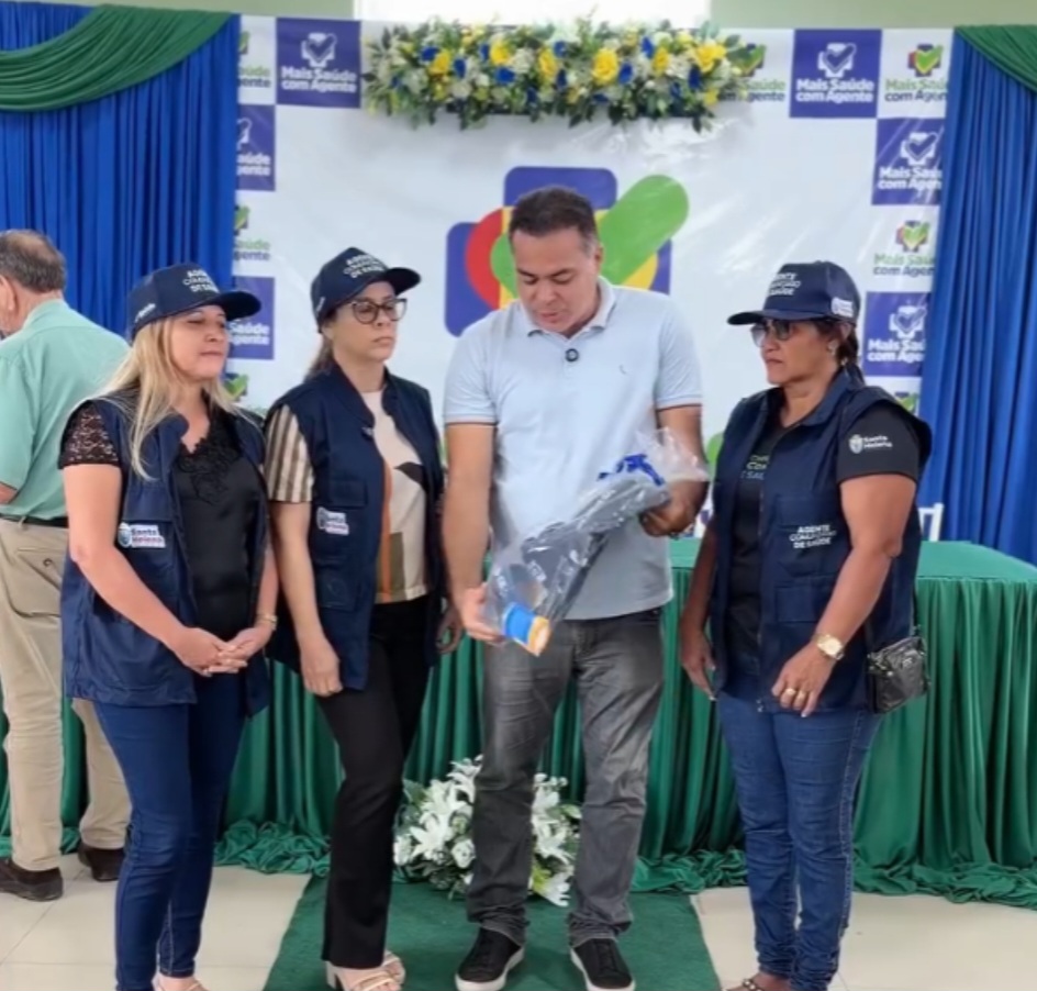 Leia mais sobre o artigo 🚨 *Prefeito Joãozinho Pavão entrega novos kits aos Agentes Comunitários de Saúde e reforça valorização dos servidores em Santa Helena.*
