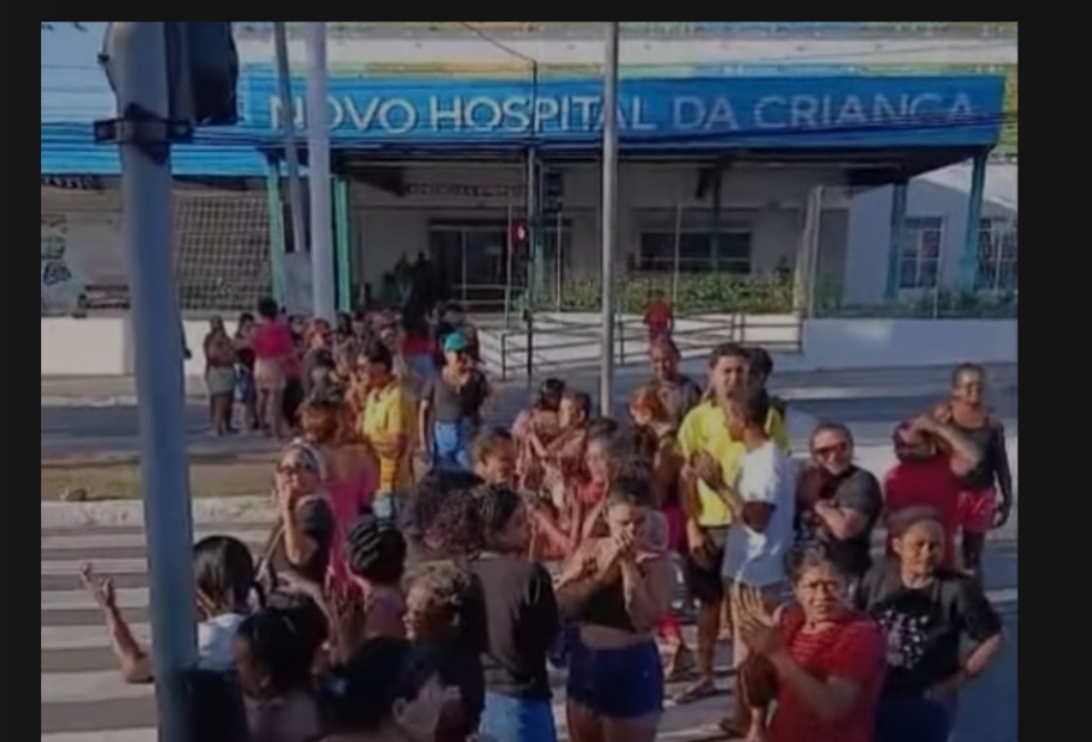 Leia mais sobre o artigo *Novo protesto reúne familiares em frente ao Hospital da Criança e reforça cobrança por justiça em São Luís*