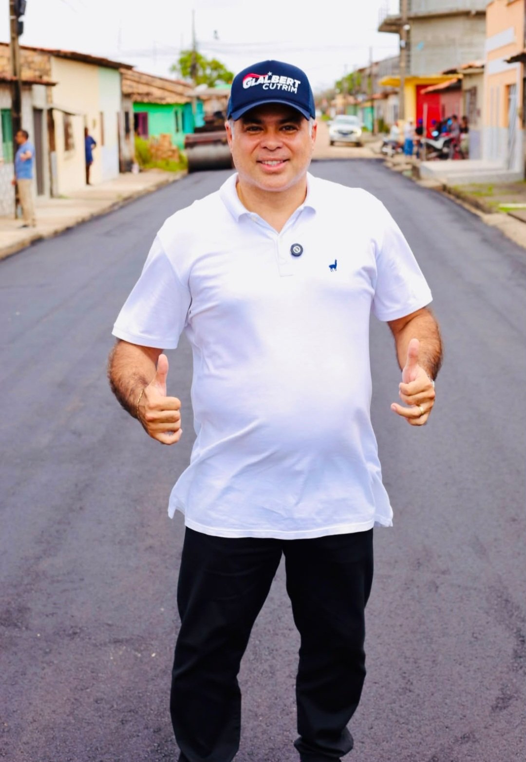 Leia mais sobre o artigo *MAIS ASFALTO NOVO CHEGANDO A SANTA HELENA! JOÃOZINHO PAVÃO AVANÇA COM OBRAS NOS BAIRROS E POVOADOS*