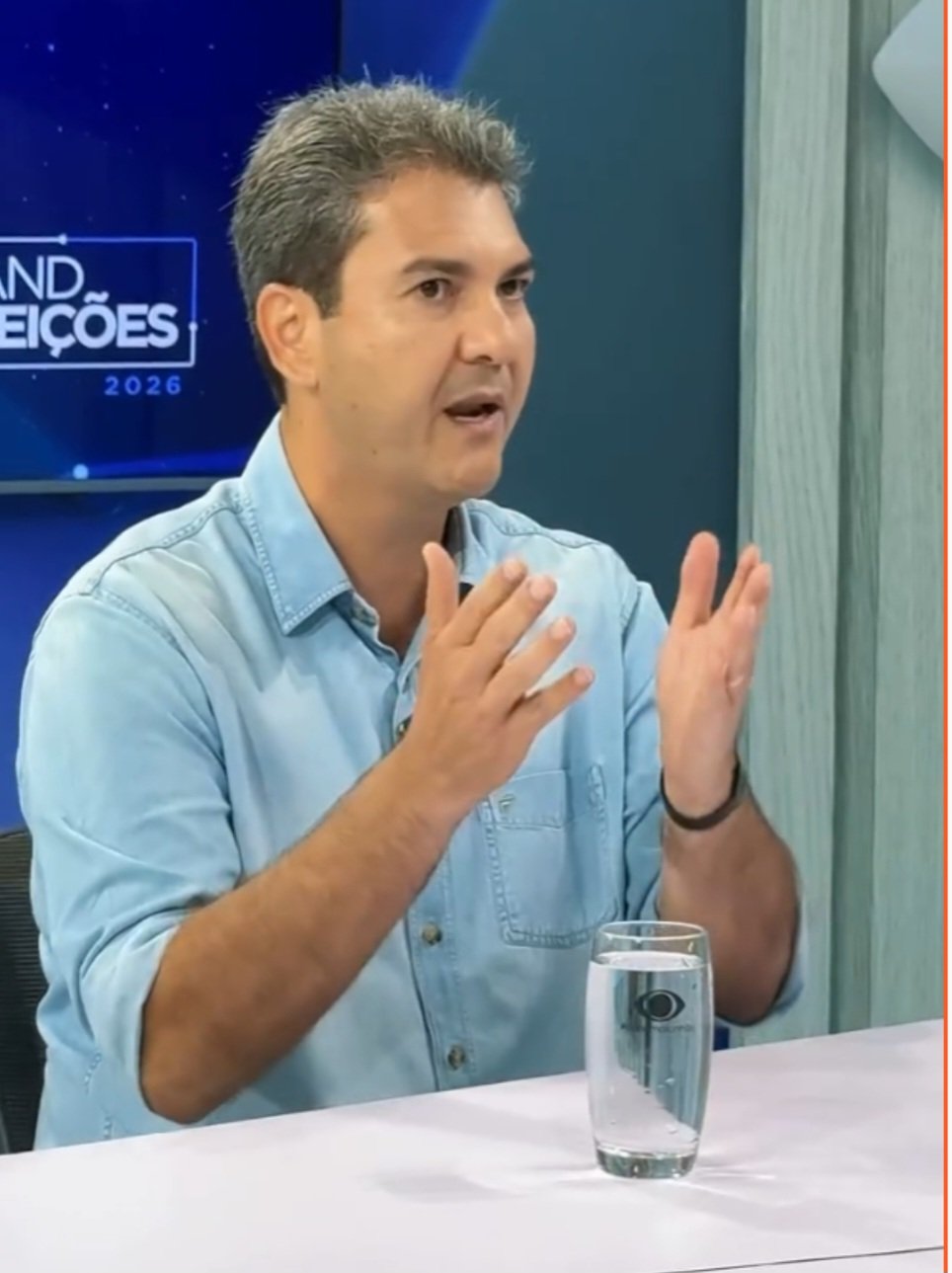 Leia mais sobre o artigo *BRAIDE SENTE O GOLPE, ATIRA PARA TODOS OS LADOS E ENTRA EM MODO DESESPERO CONTRA ORLEANS BRANDÃO*  *Com pesquisas desfavoráveis e 27 dos 31 vereadores de São Luís apoiando Orleans, Braide intensifica ataques enquanto adversário mostra força e multidões nas ruas.*