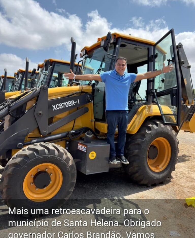 Leia mais sobre o artigo *Joãozinho Pavão fortalece parceria com Carlos Brandão e garante nova retroescavadeira para Santa Helena*