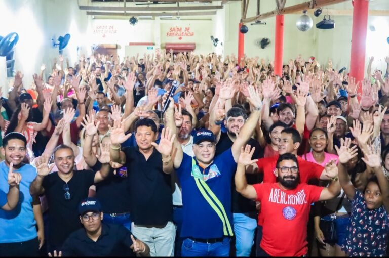 Leia mais sobre o artigo *Joãozinho Pavão reúne multidão no Clube do Baixinho Pirulito e mostra força política em Santa Helena*